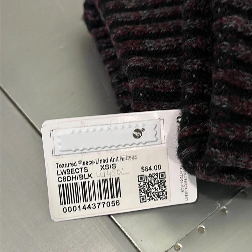 lululemon Women's Textured Fleece-Lined Knit Mittens cassis black/dark XS/S NWT